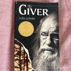 The Giver by Lois Lowry Paperback
